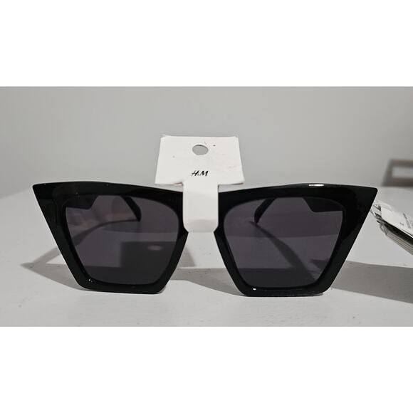 NWT H&M Cat Eye Black Sunglasses Tinted UV Protective Retro - Picture 10 of 12